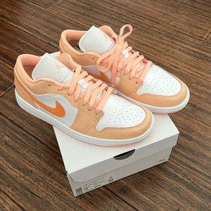 Women’s jordan 1 low